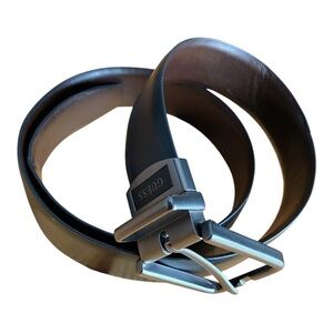 Guess belt Reversible black and brown brushed silver buckle size small 30 to 32